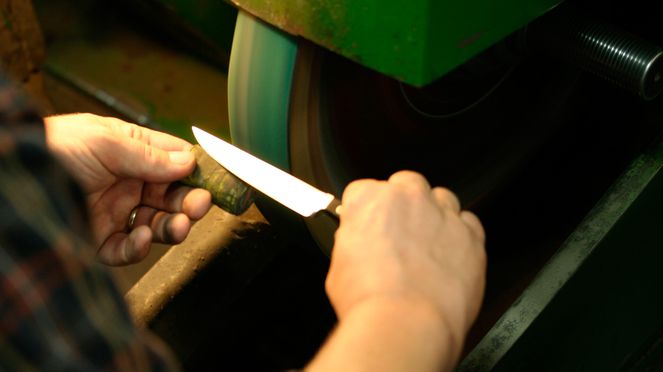 
                    The vegetable knife olive is forged by hand at the manufacture Güde