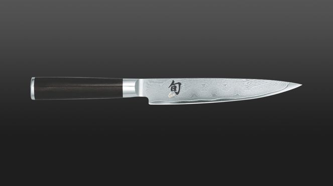 
                    Le couteau à larder possède une lame de 18 cm.