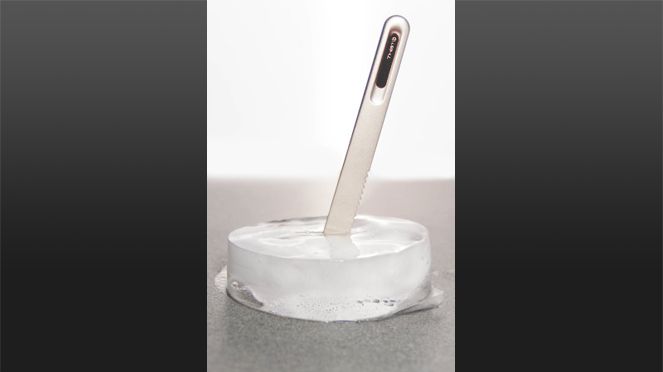 
                    toothed butter knife transfers the body heat to the knife blade