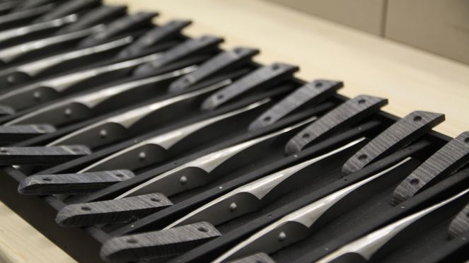 
                    couteau de table sknife design suisse