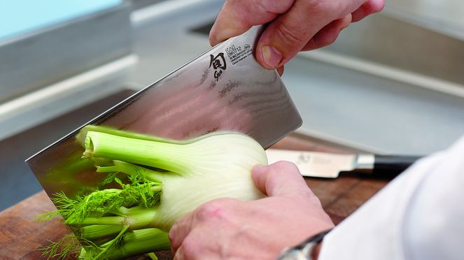 
                    Cutting with the Chinese chef's knife