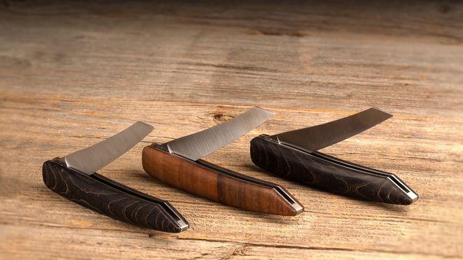 
                    Couteau de poche sknife en damas et en acier chirurgical, avec des manches en bois de noyer et en bois de frêne