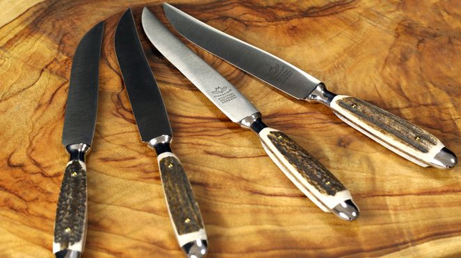 
                    Eichenlaub steak knife set with handles made of finest stag horn from cast antlers
