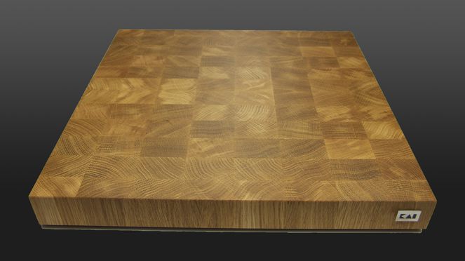 
                    La planche à hacher XL est en bois de chêne.