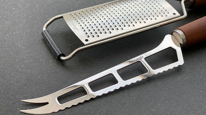 
                    Cheese knife triangle® with cheese grater
