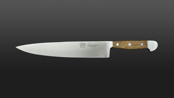 
                    Le Güde couteau de cuisine possède un manche en bois de chêne.