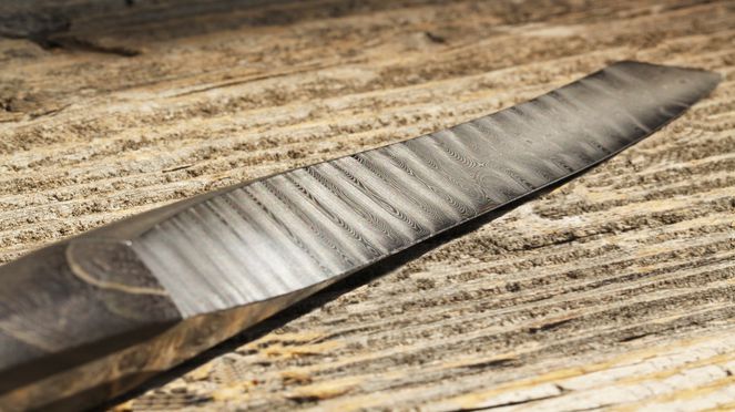 
                    swiss damask knife set – damask pattern