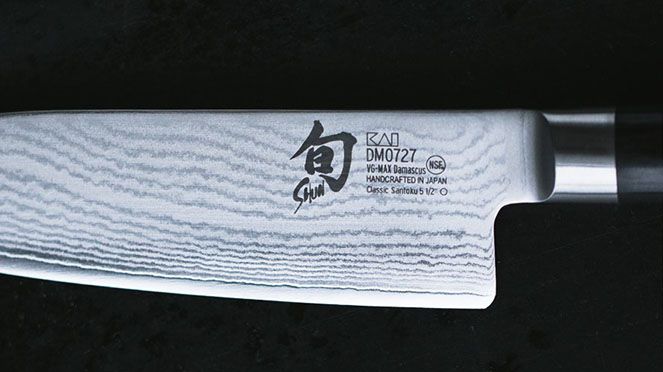 
                    Kai Shun Santoku Messer-Klinge aus 32 Lagen Damaststahl
