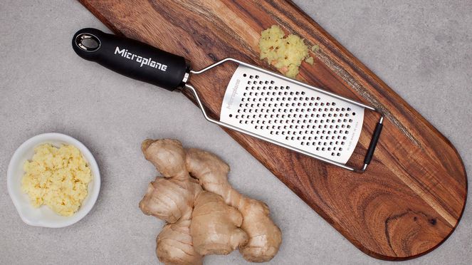 
                    The rasp of Microplane is the perfect tool for grating ginger