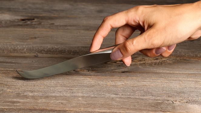 
                    Couteau à fromage suisse avec planche à découper sknife